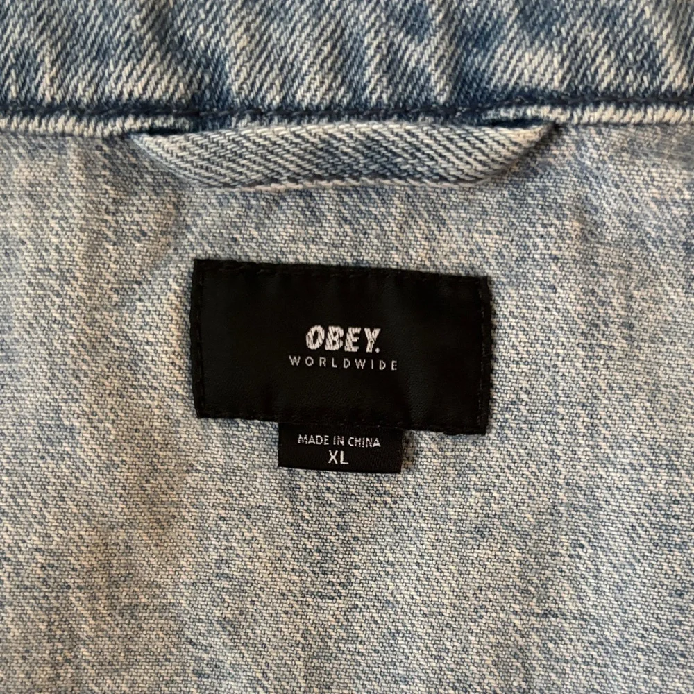 Obey Worldwide Jean Jacket Light Blue Denim Fist Earth Shatter Graphic Black XL - Picture 8 of 16